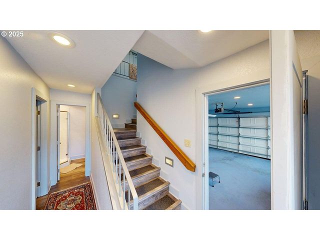 222 DEL NORTE Ln 8, Brookings, OR 97415