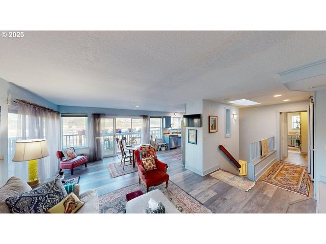 222 DEL NORTE Ln 8, Brookings, OR 97415