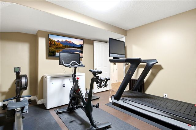 5343 S MORNING OAKS DR, Salt Lake City, UT 84123