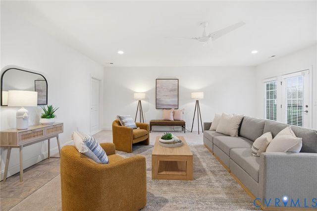 12348 S Crossing Dr, Manakin Sabot, VA 23103