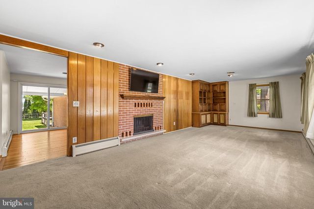 100 FREEDOM AVE, New Freedom, PA 17349