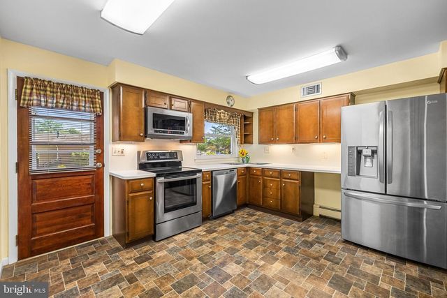 100 FREEDOM AVE, New Freedom, PA 17349