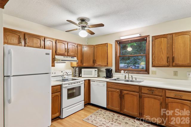 64 Blue Jay Loop, Maggie Valley, NC 28751