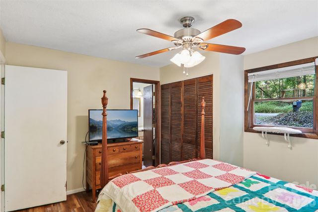 64 Blue Jay Loop, Maggie Valley, NC 28751