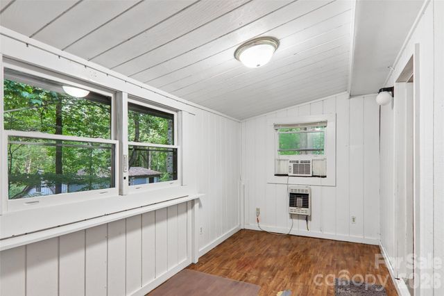 64 Blue Jay Loop, Maggie Valley, NC 28751