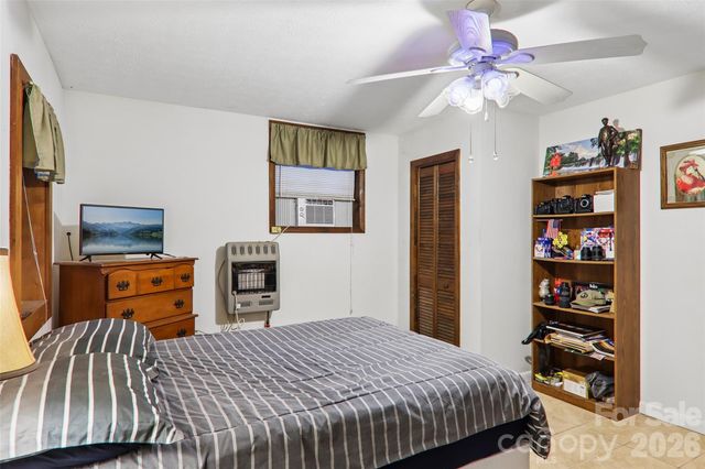 64 Blue Jay Loop, Maggie Valley, NC 28751