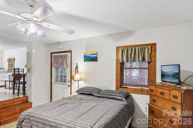 64 Blue Jay Loop, Maggie Valley, NC 28751