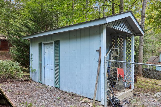 64 Blue Jay Loop, Maggie Valley, NC 28751