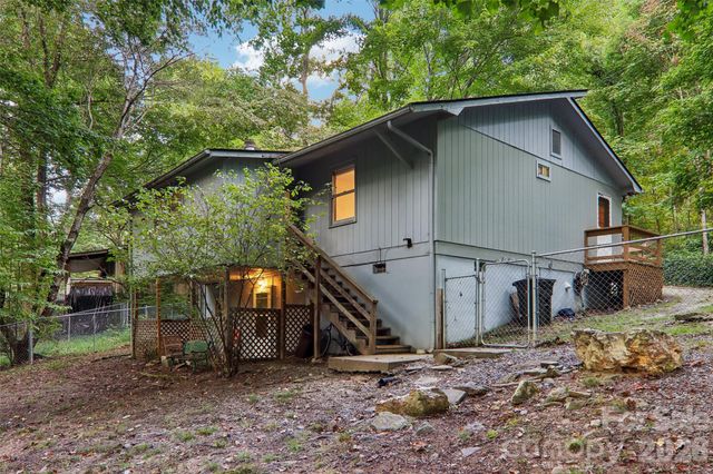64 Blue Jay Loop, Maggie Valley, NC 28751