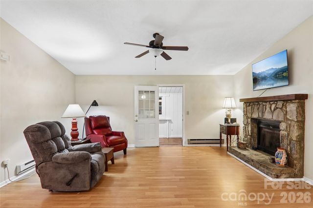 64 Blue Jay Loop, Maggie Valley, NC 28751