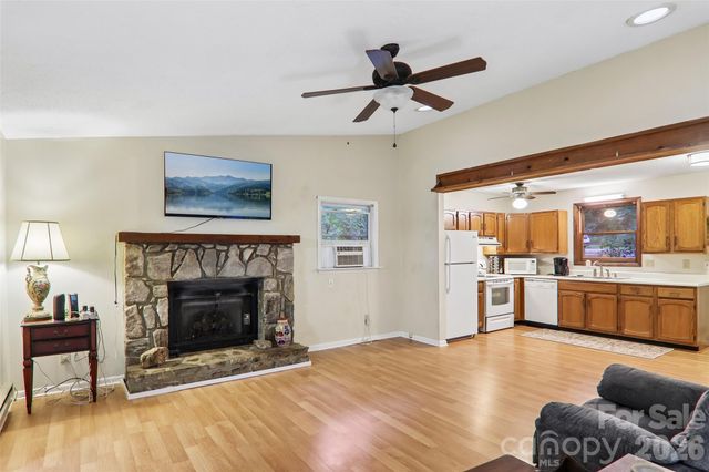 64 Blue Jay Loop, Maggie Valley, NC 28751