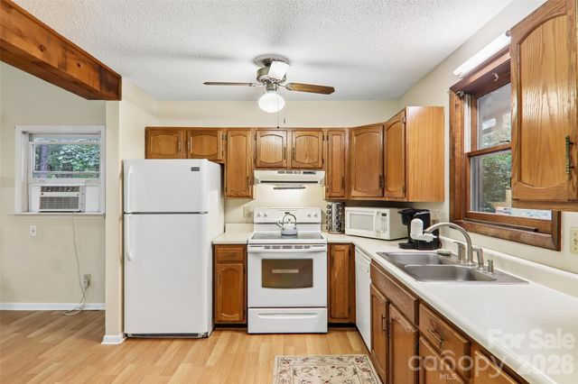 64 Blue Jay Loop, Maggie Valley, NC 28751