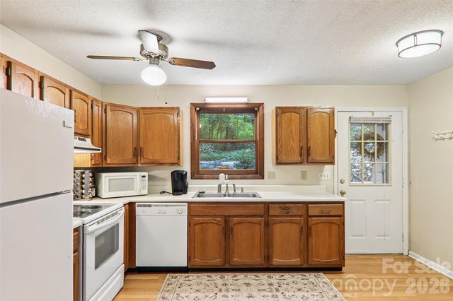 64 Blue Jay Loop, Maggie Valley, NC 28751