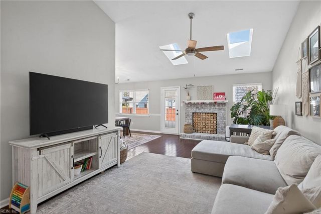 2000 Mozart CIR, Virginia Beach, VA 23454