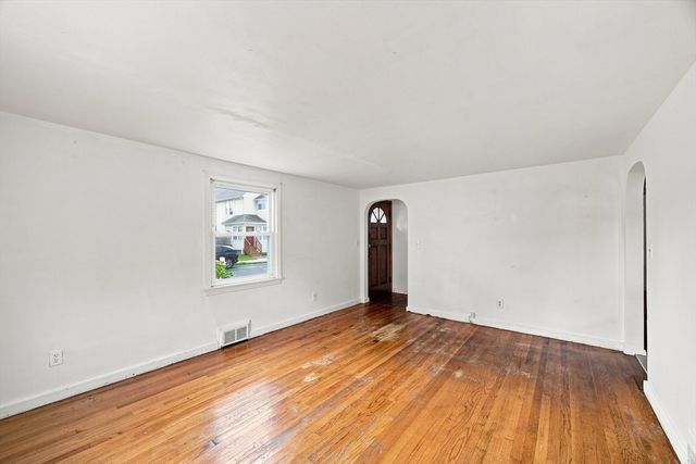 132 Miller St, Springfield, MA 01104