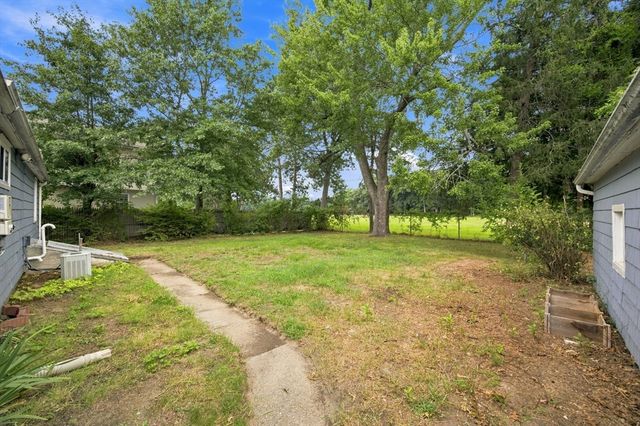 132 Miller St, Springfield, MA 01104
