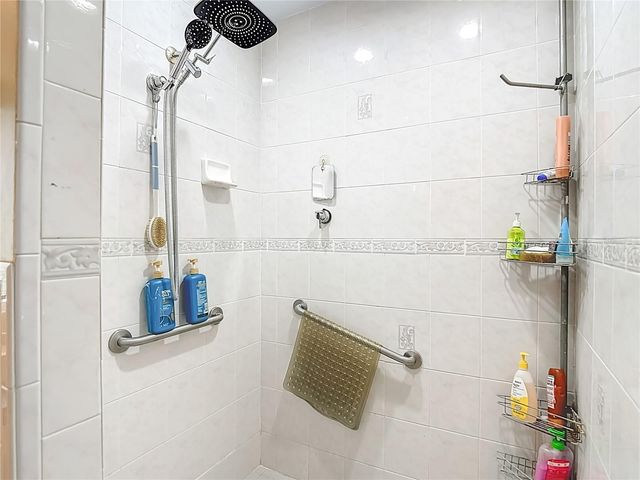 2087 BREEZY WAY, Spring Hill, FL 34608