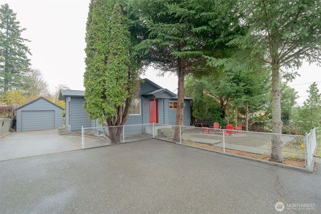 1518 N Wycoff Avenue, Bremerton, WA 98312