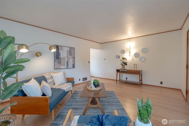 1518 N Wycoff Avenue, Bremerton, WA 98312