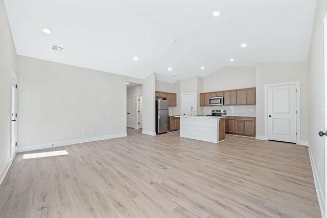 473 E Harper St, Valley Center, KS 67147