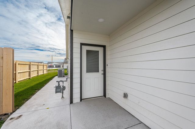 473 E Harper St, Valley Center, KS 67147