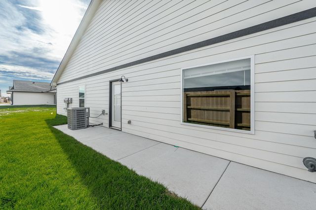 473 E Harper St, Valley Center, KS 67147