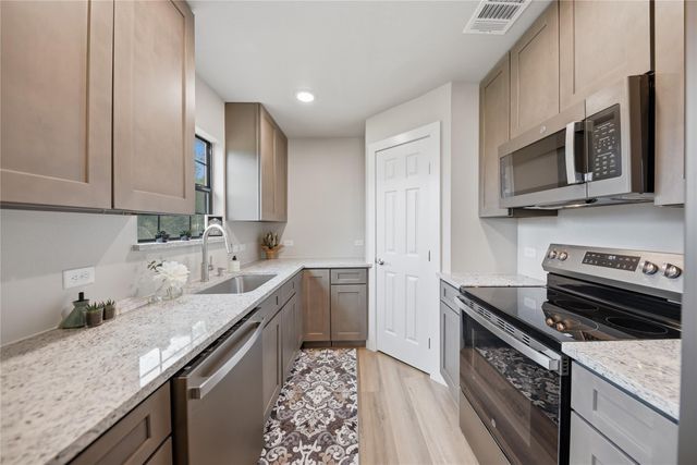 700 Rice ST, Rockdale, TX 76567