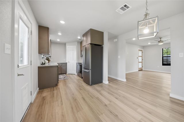 700 Rice ST, Rockdale, TX 76567