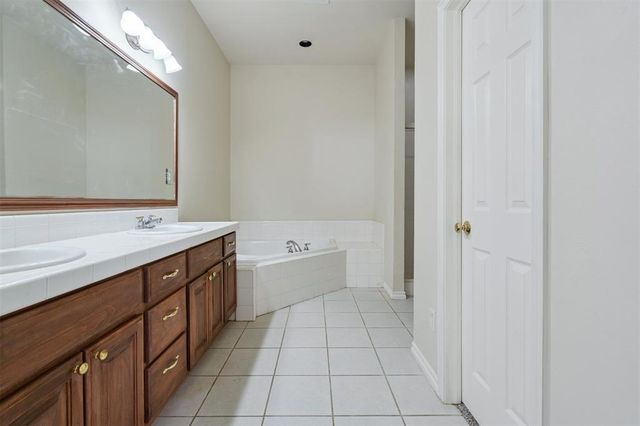 25 Red Admiral Way, Edmond, OK 73013