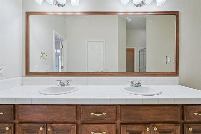 25 Red Admiral Way, Edmond, OK 73013