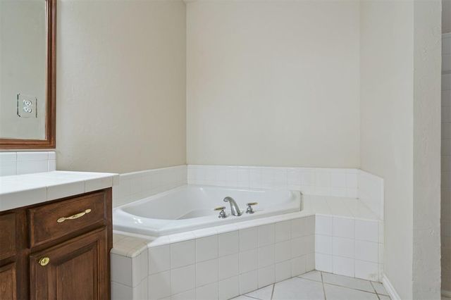 25 Red Admiral Way, Edmond, OK 73013