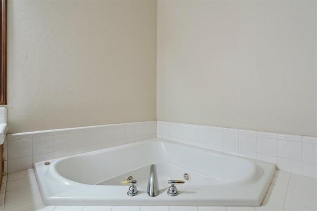 25 Red Admiral Way, Edmond, OK 73013