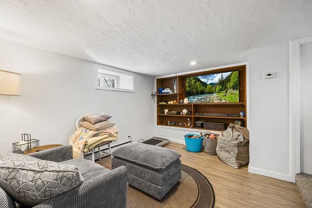 20 Emerson St, Rockland, MA 02370