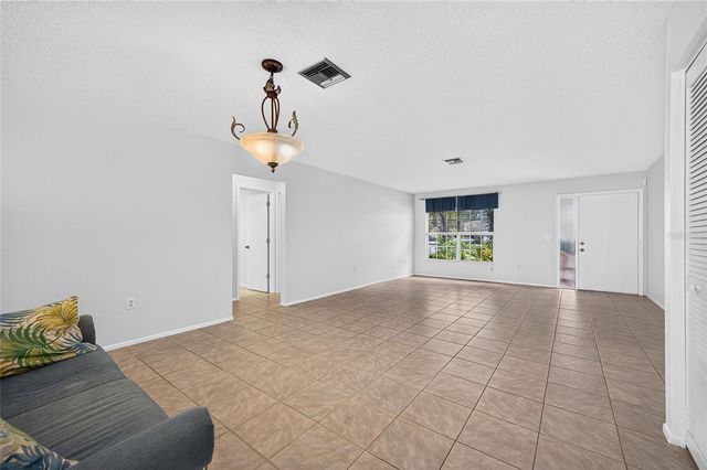 4206 OAKHURST CIRCLE E 3075, Sarasota, FL 34233