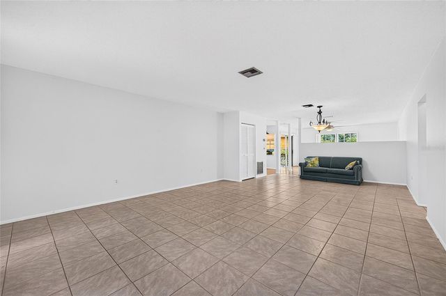 4206 OAKHURST CIRCLE E 3075, Sarasota, FL 34233