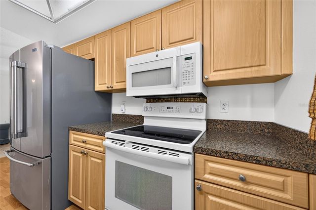 4206 OAKHURST CIRCLE E 3075, Sarasota, FL 34233