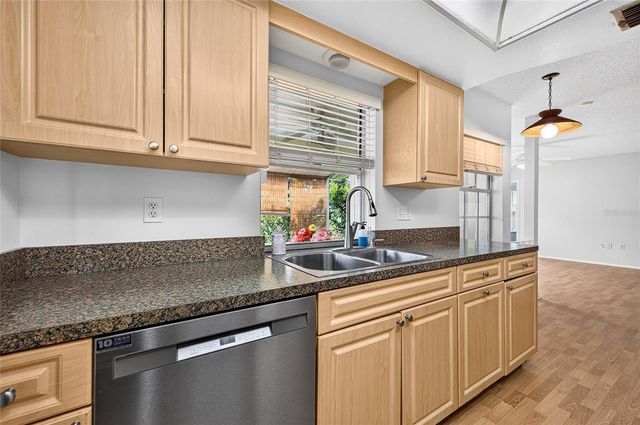 4206 OAKHURST CIRCLE E 3075, Sarasota, FL 34233