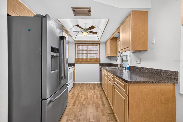4206 OAKHURST CIRCLE E 3075, Sarasota, FL 34233
