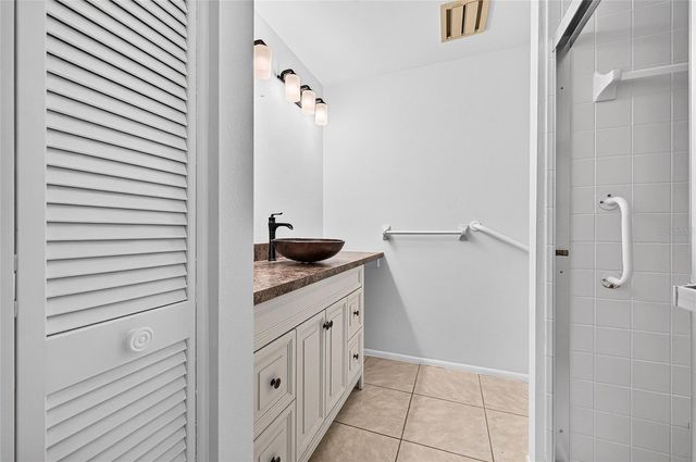 4206 OAKHURST CIRCLE E 3075, Sarasota, FL 34233