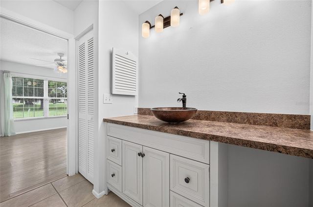 4206 OAKHURST CIRCLE E 3075, Sarasota, FL 34233