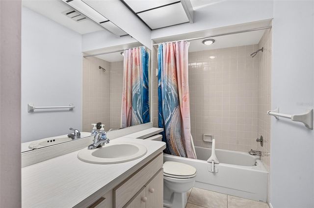 4206 OAKHURST CIRCLE E 3075, Sarasota, FL 34233