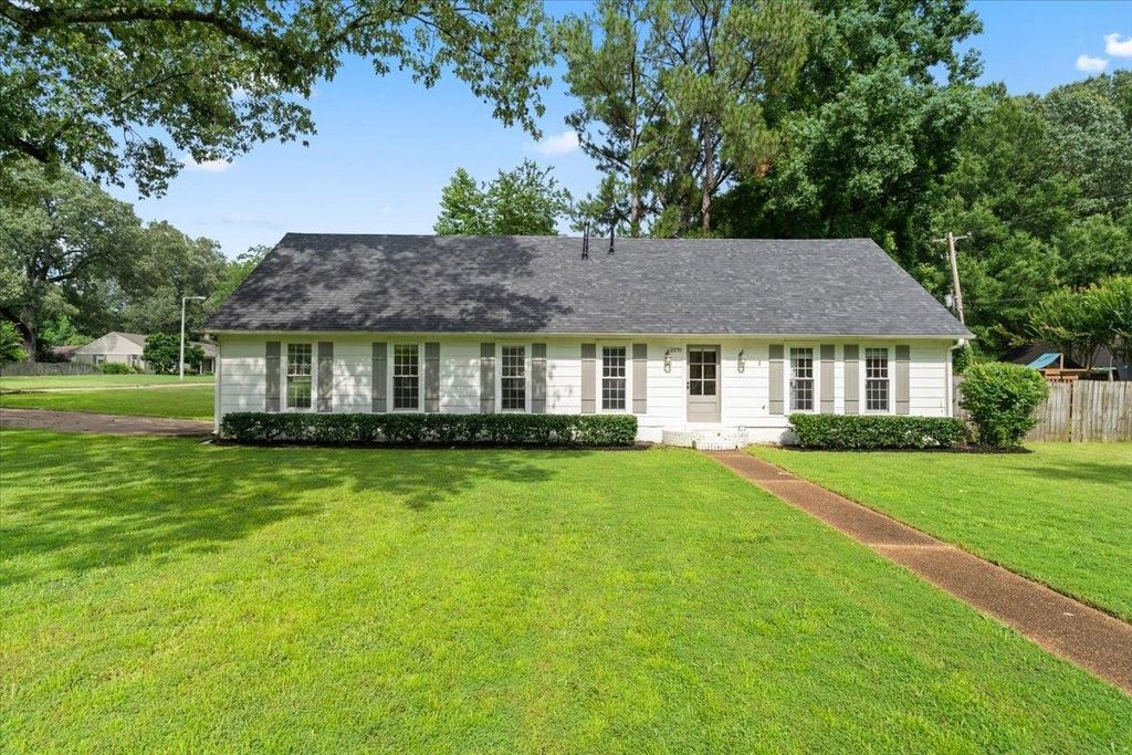 2570 ROSEHAVEN DR, Germantown, TN 38138