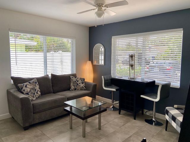 1528 NE 32nd Street 1, Oakland Park, FL 33334