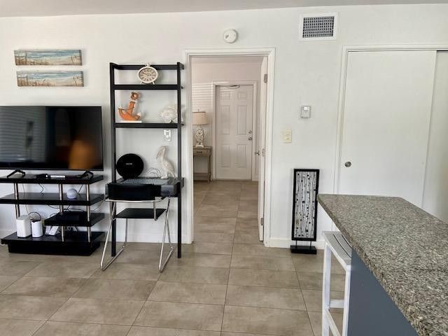 1528 NE 32nd Street 1, Oakland Park, FL 33334