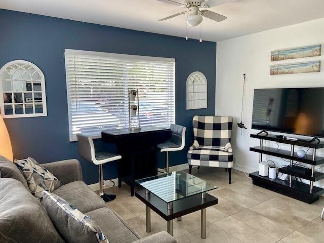 1528 NE 32nd Street 1, Oakland Park, FL 33334