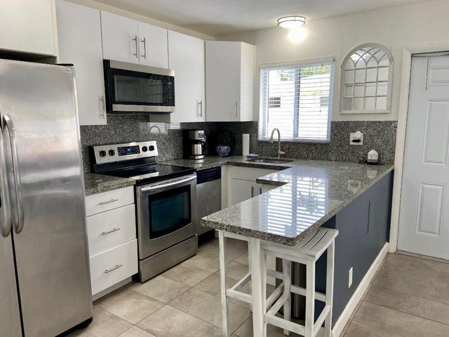 1528 NE 32nd Street 1, Oakland Park, FL 33334
