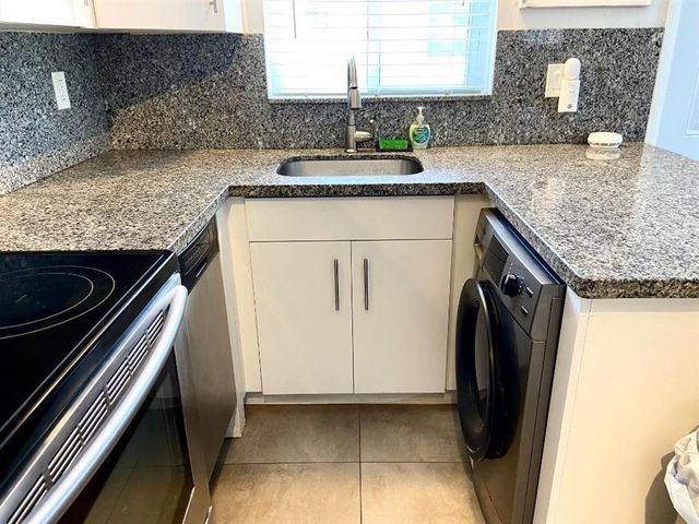1528 NE 32nd Street 1, Oakland Park, FL 33334