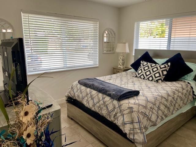 1528 NE 32nd Street 1, Oakland Park, FL 33334