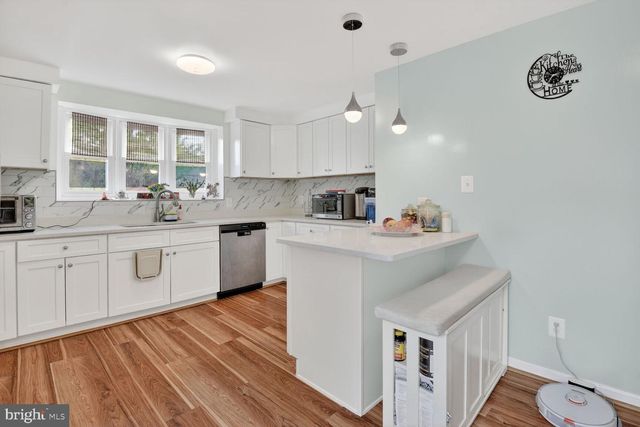 2000 MCAULIFFE DR, Rockville, MD 20851