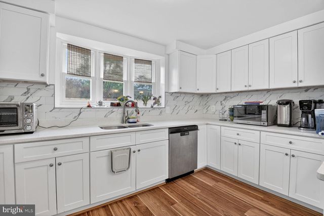 2000 MCAULIFFE DR, Rockville, MD 20851
